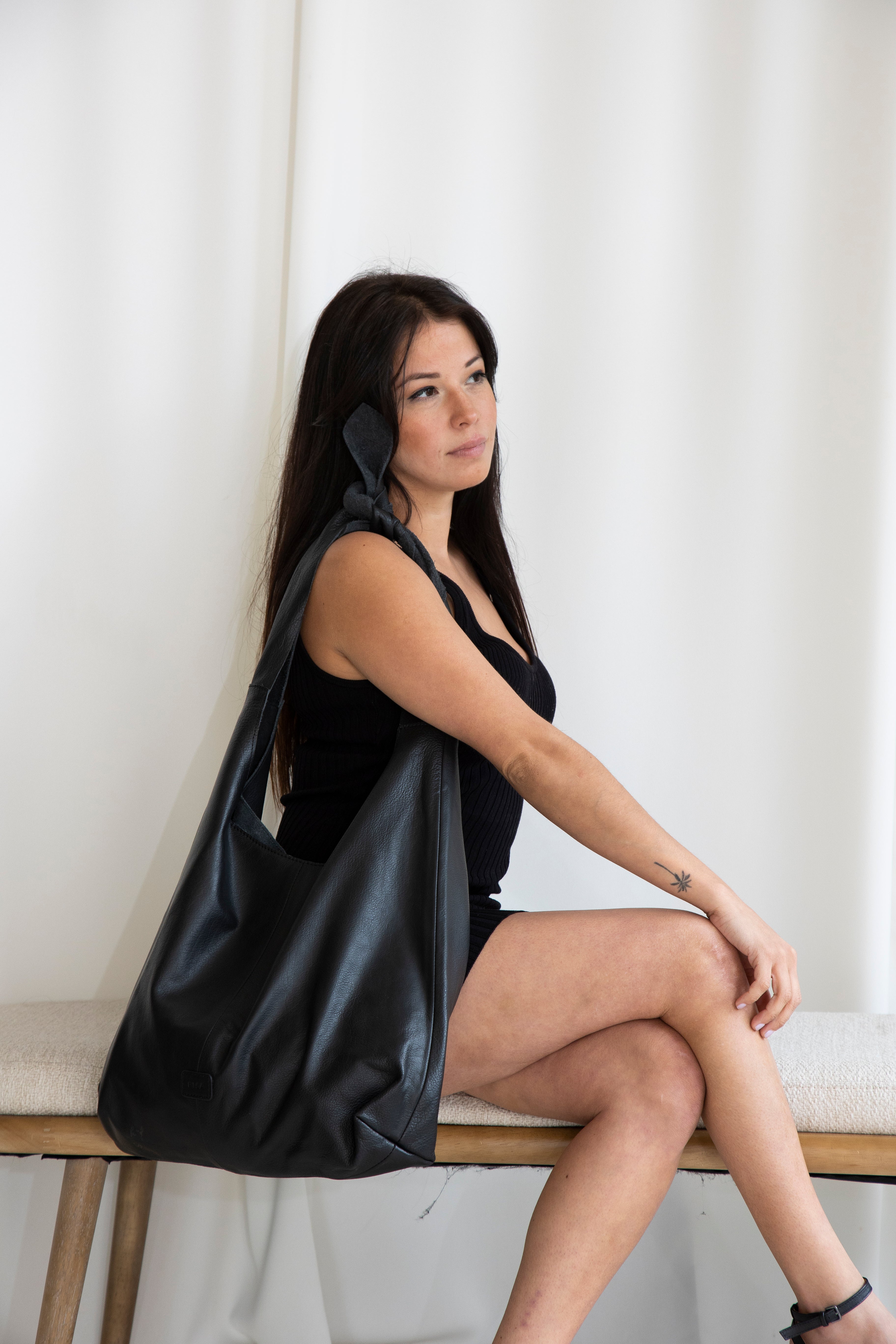 Knot Leather Shoulder Bag Black – RISA VANCOUVER