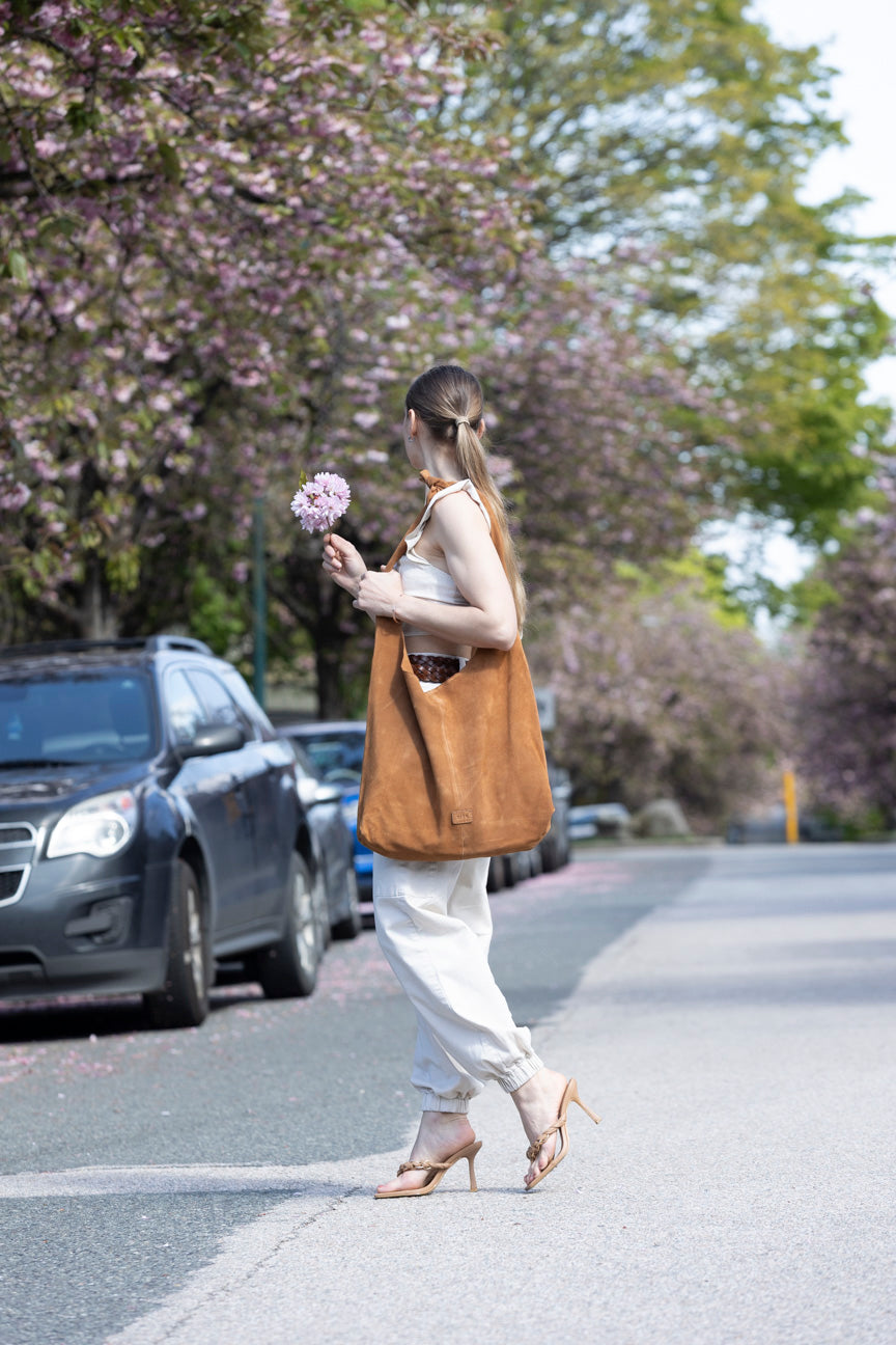 KNOT TOTE SUEDE TAN
