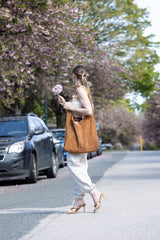 KNOT TOTE SUEDE BROWN