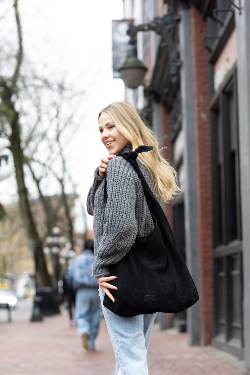 KNOT TOTE SUEDE BLACK