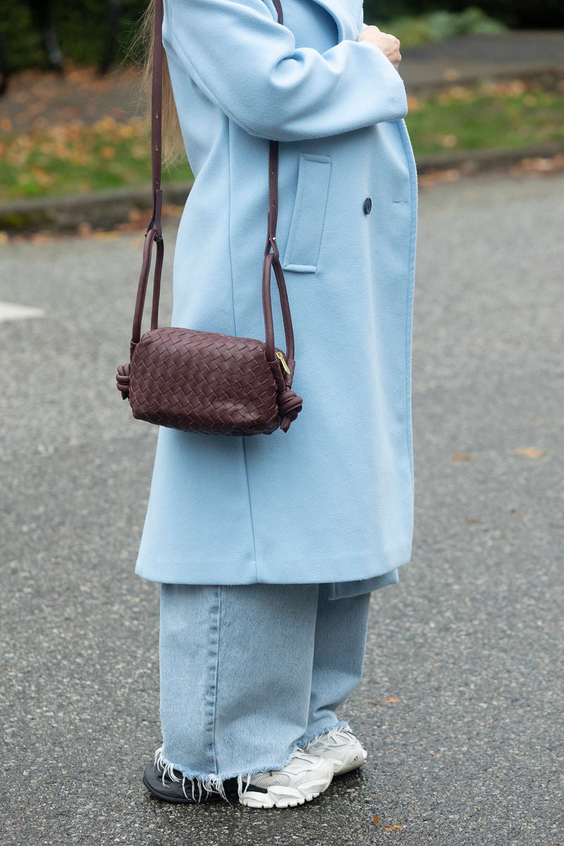 ILA KNOT CROSSBODY MAROON