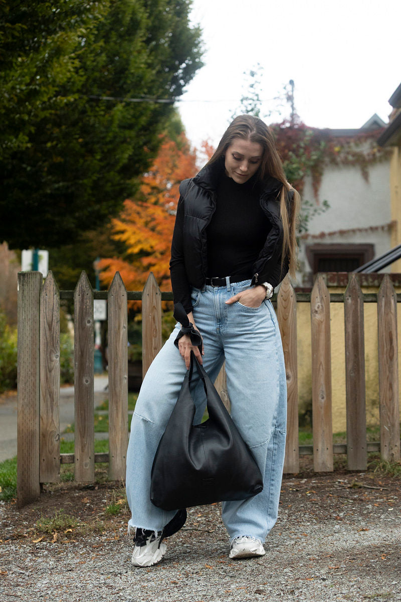 Knot Leather Shoulder Bag Black – RISA VANCOUVER