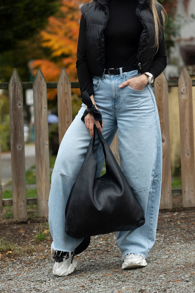 Knot Leather Shoulder Bag Black