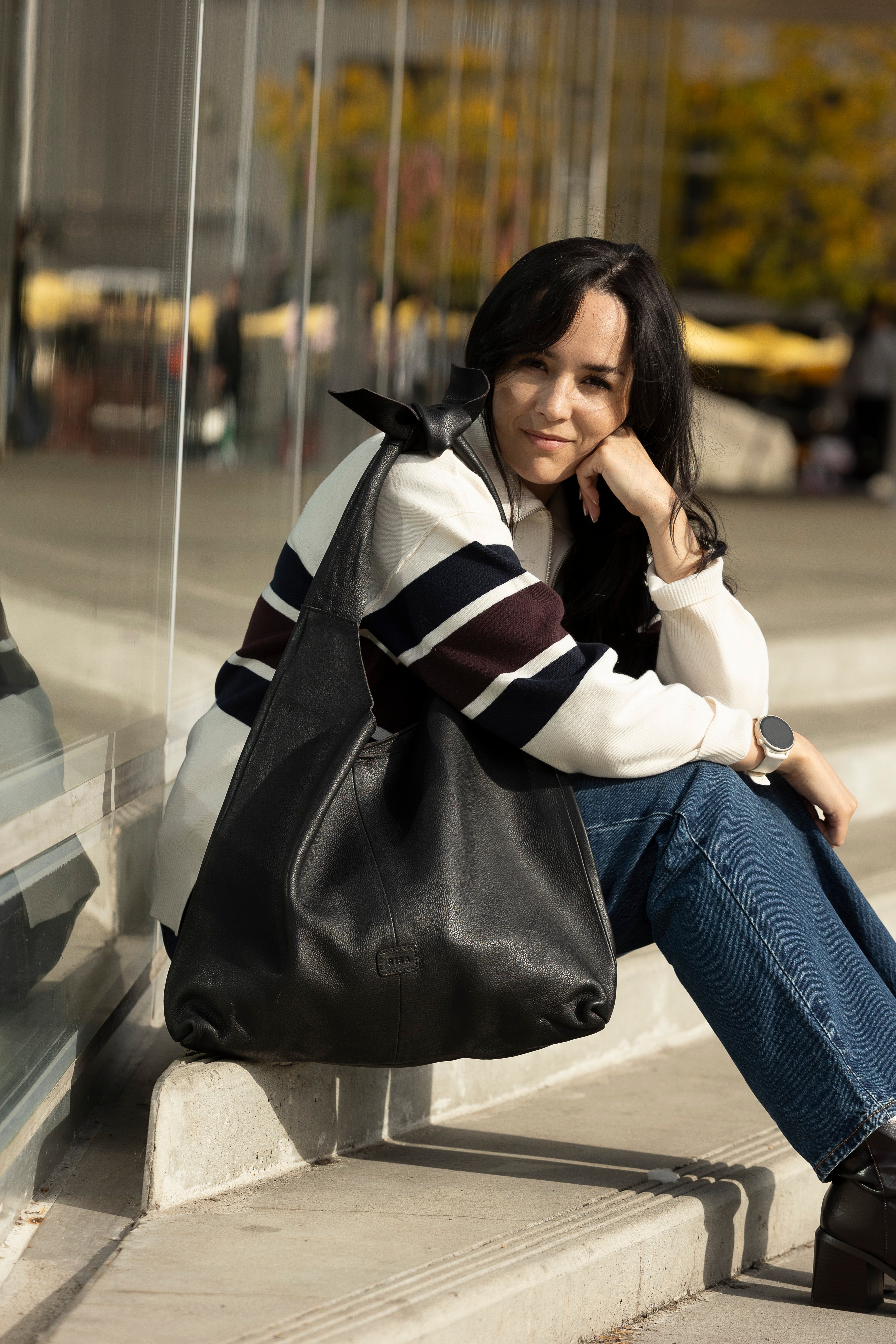 Knot Leather Shoulder Bag Black