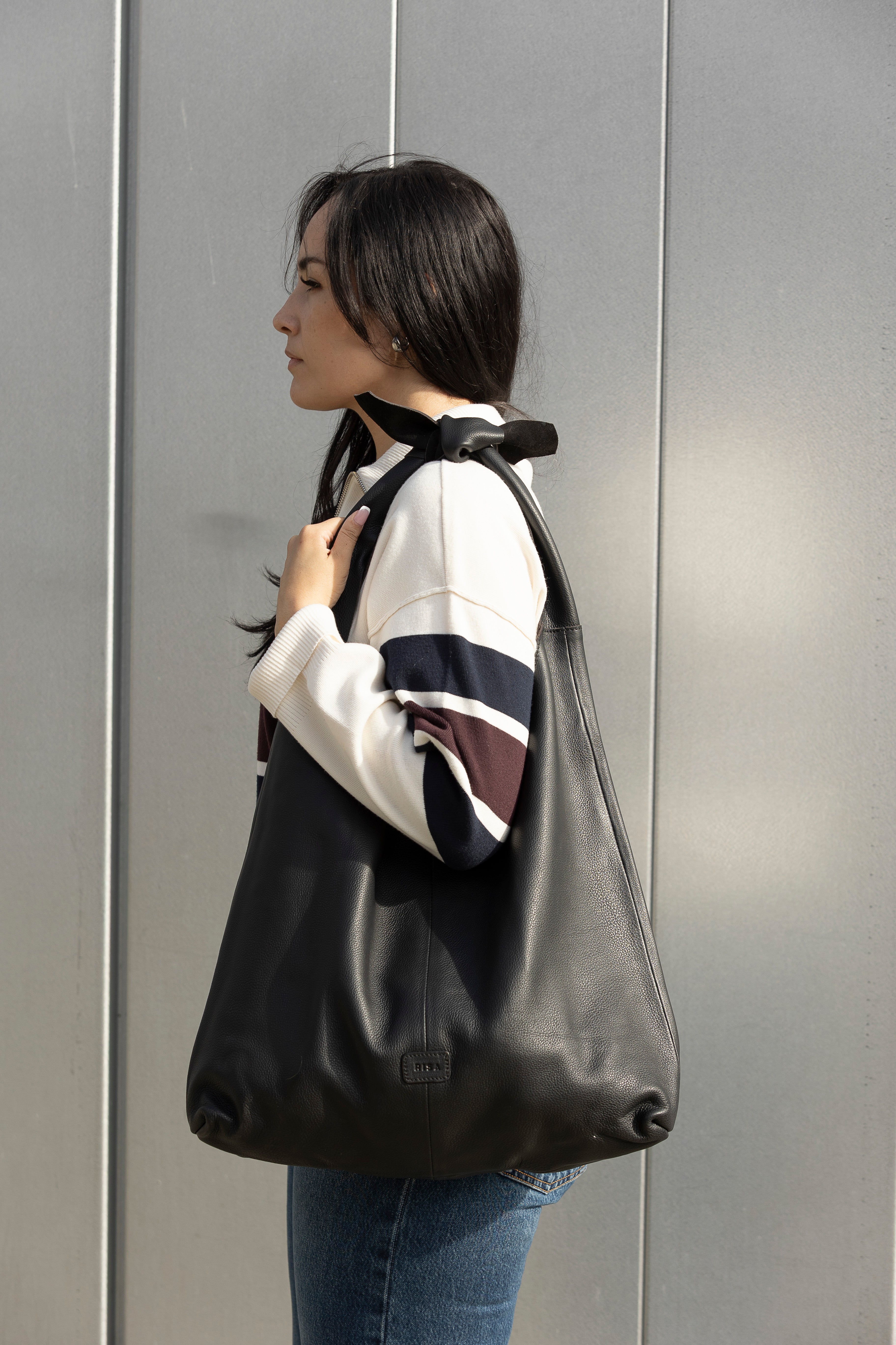 Knot Leather Shoulder Bag Black