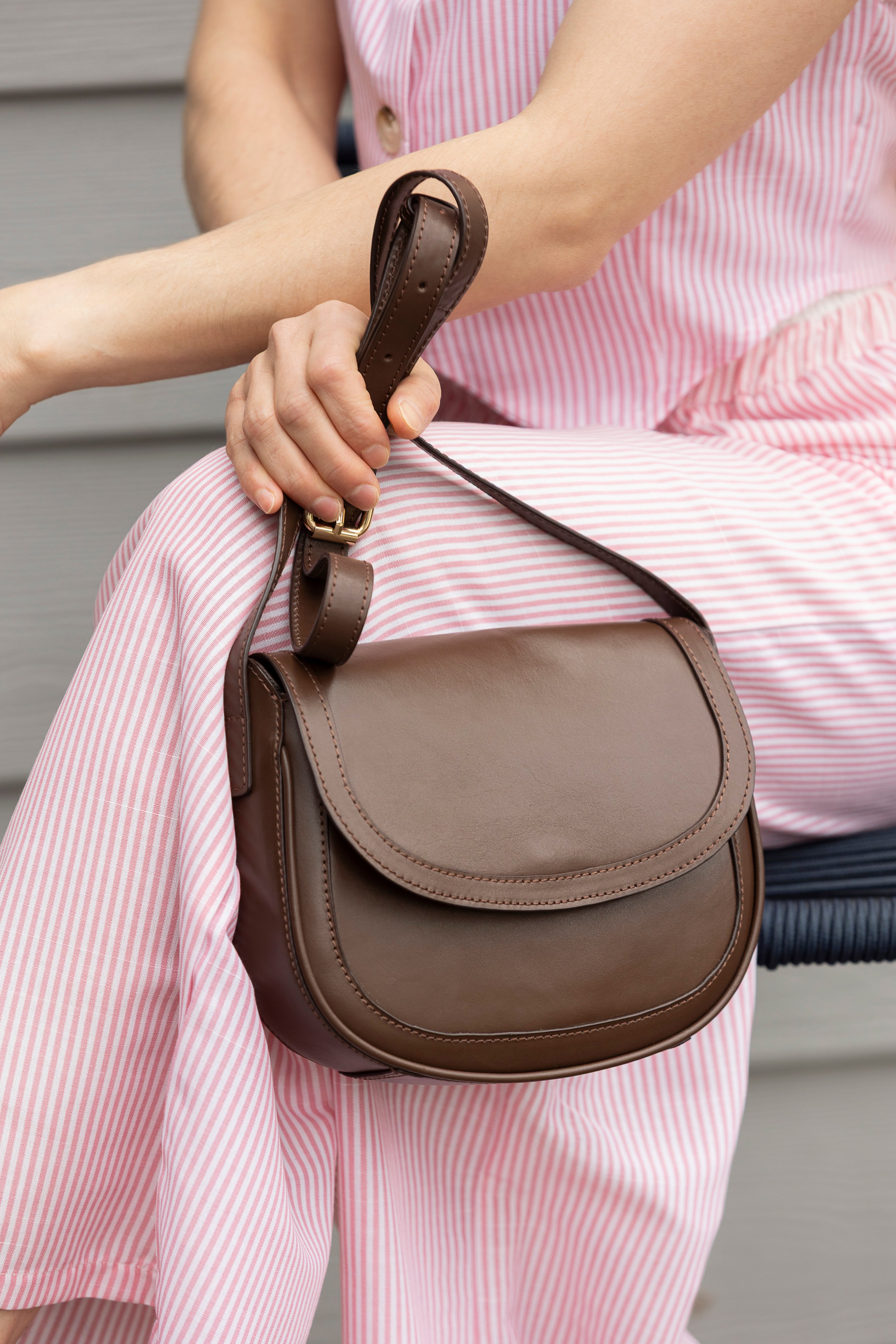 JONES CROSSBODY BROWN