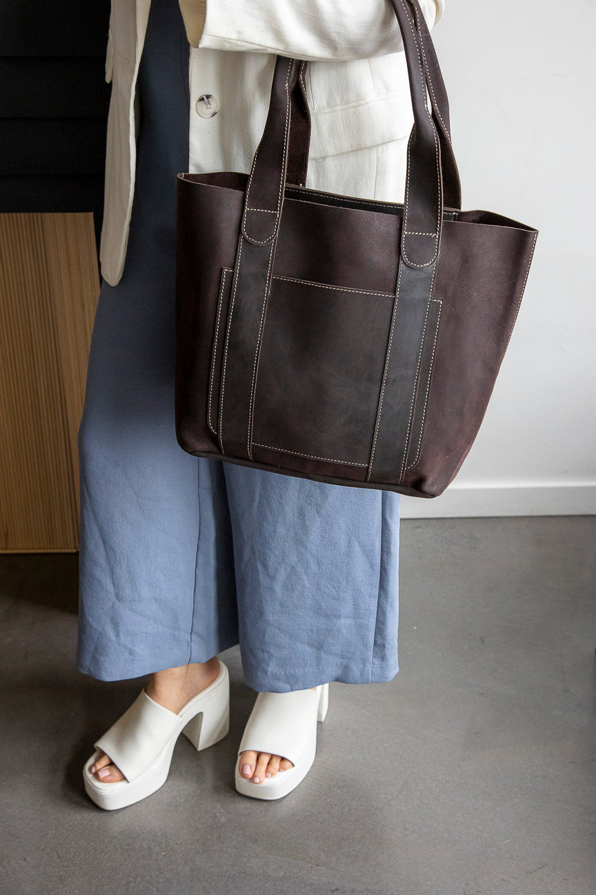 Threaded Pocket Tote Oil Tan Brown
