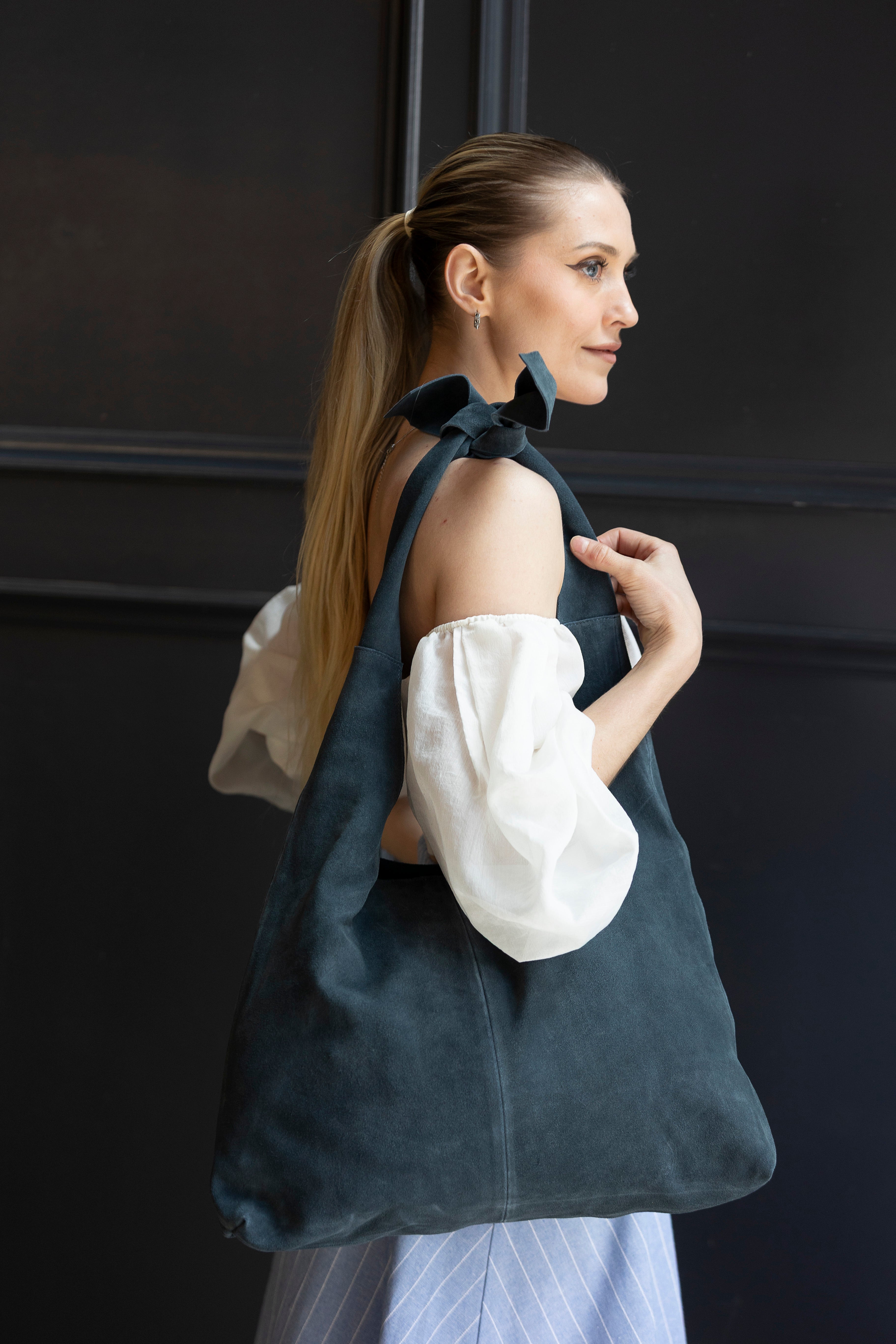 KNOT TOTE SUEDE MOONLIGHT BLUE