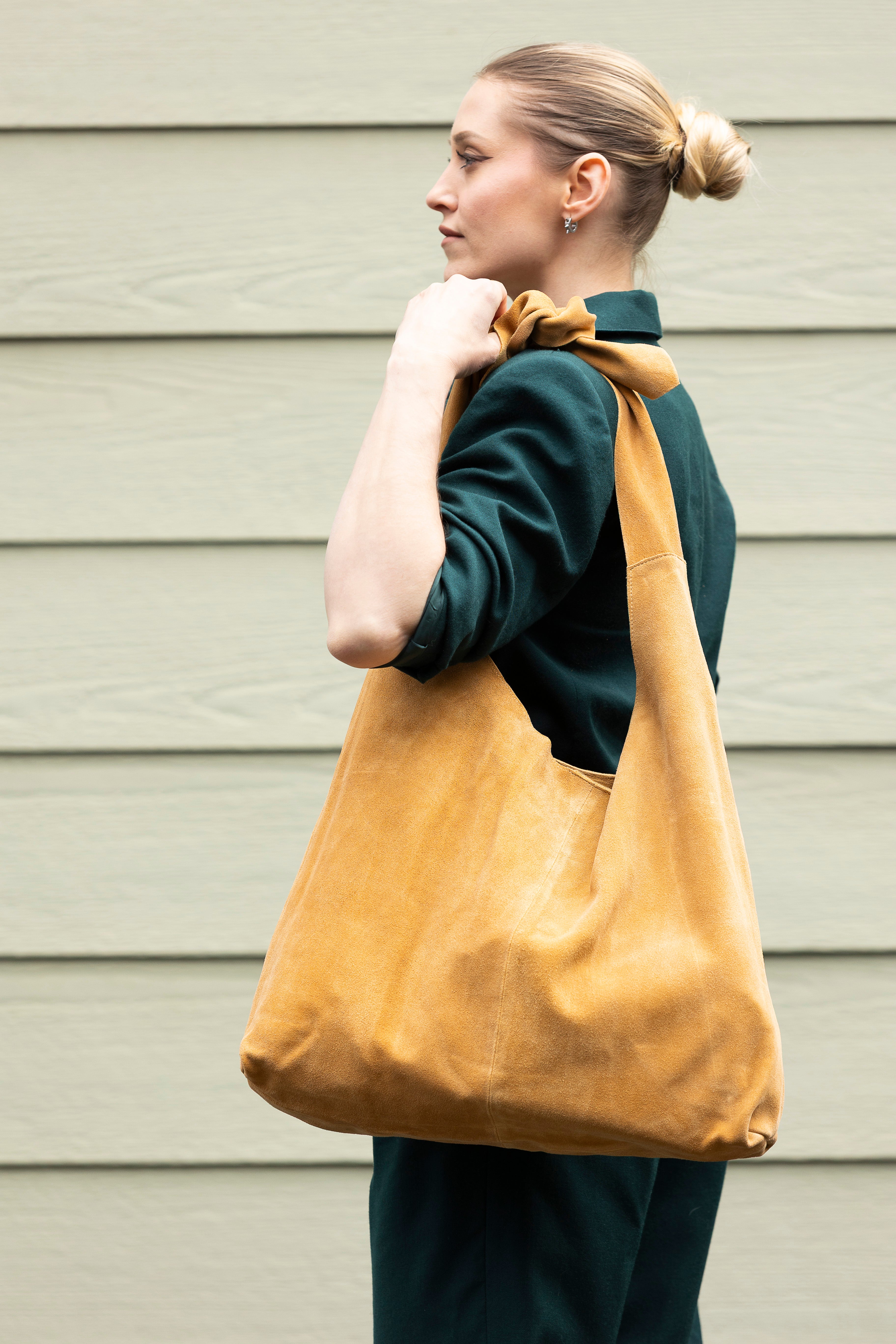 KNOT TOTE SUEDE LIGHT TAN