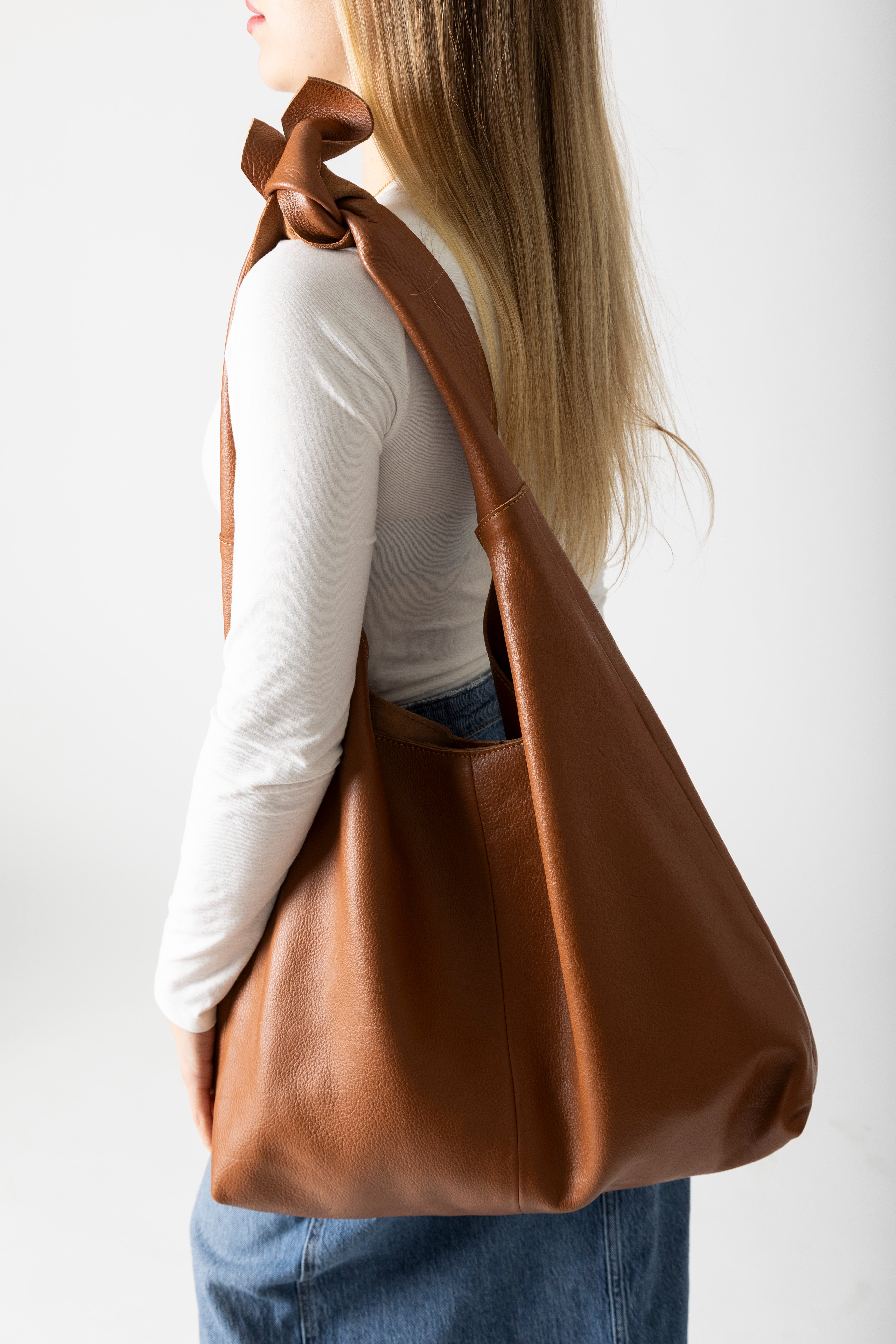 Knot Leather Shoulder Bag Tan