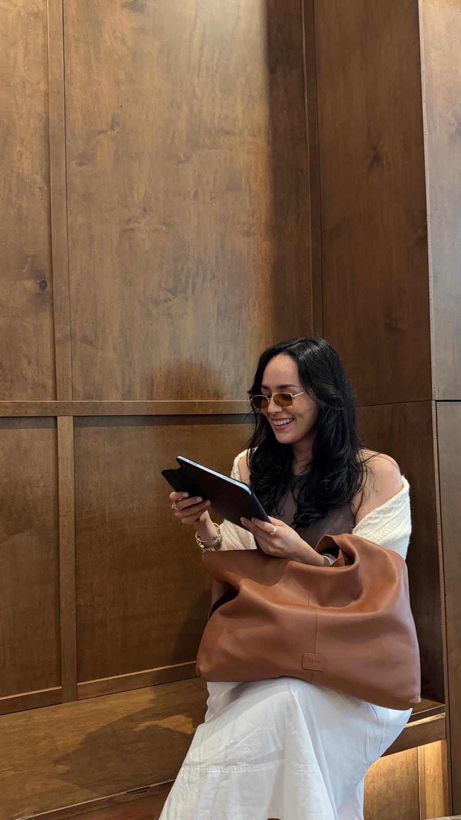 Sac bandoulière en cuir beige avec nœud