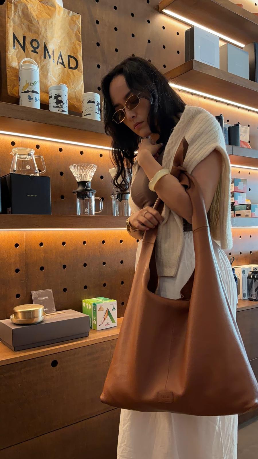 Sac bandoulière en cuir beige avec nœud