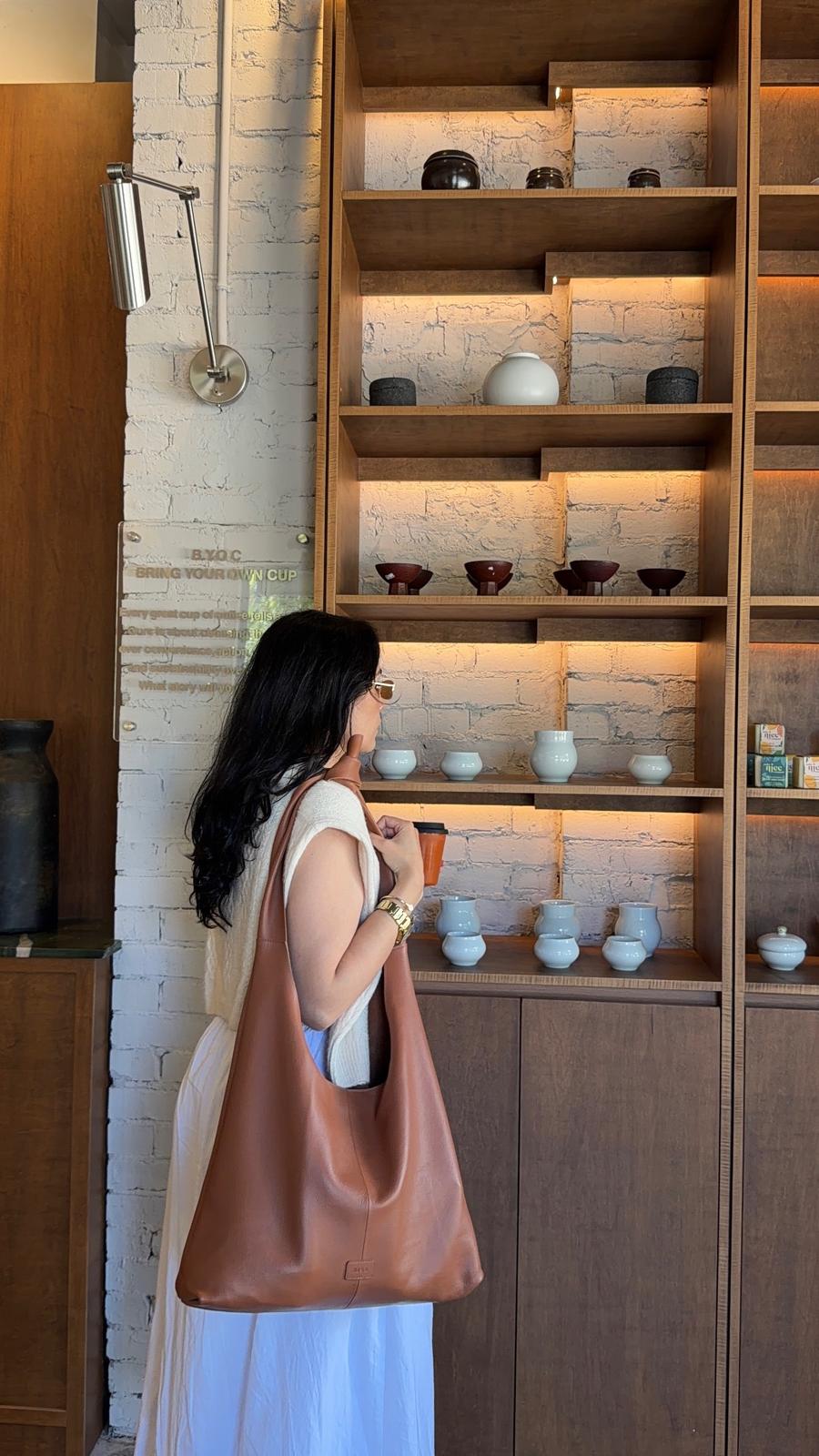 Sac bandoulière en cuir beige avec nœud